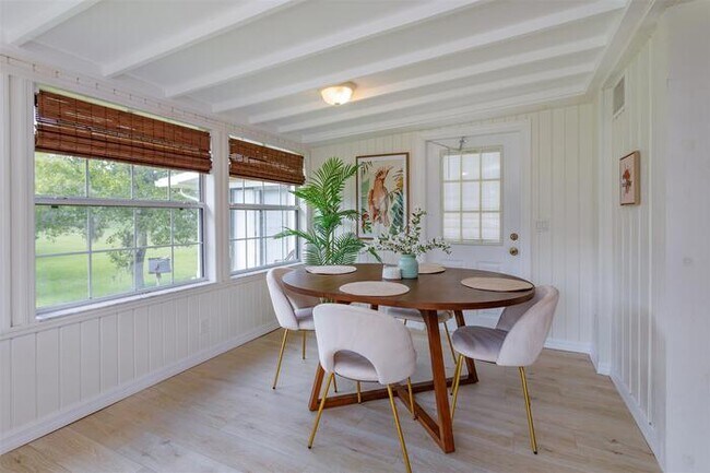 Building Photo - HH123