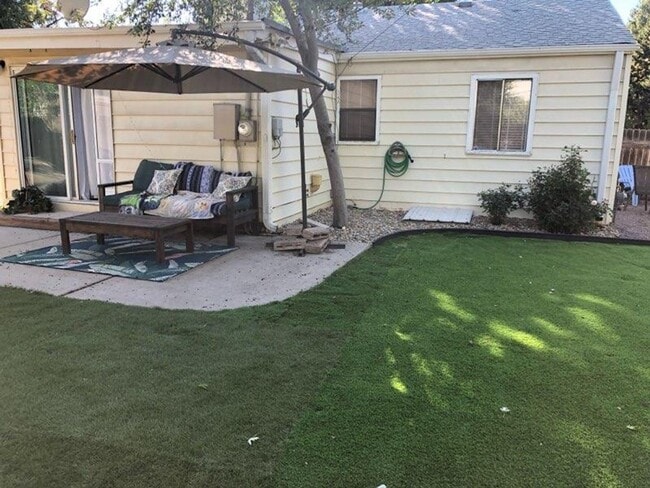 Building Photo - Great Location!  Updated Bungalow 2 bed, 1 bath with a bright open floorplan- fences yard- $500 o...