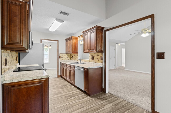 Building Photo - 5 Astor Ct