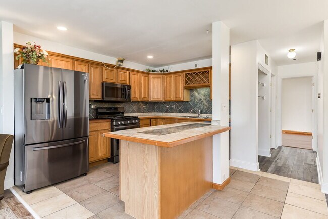Building Photo - 214 Far Hills Dr