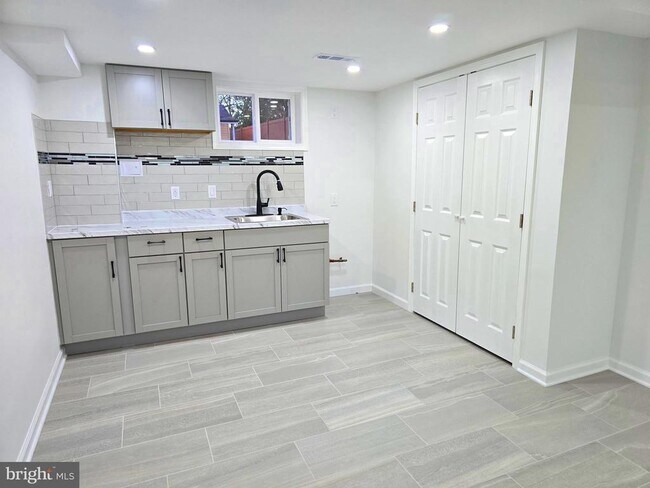 Building Photo - 4813 Lawrence St