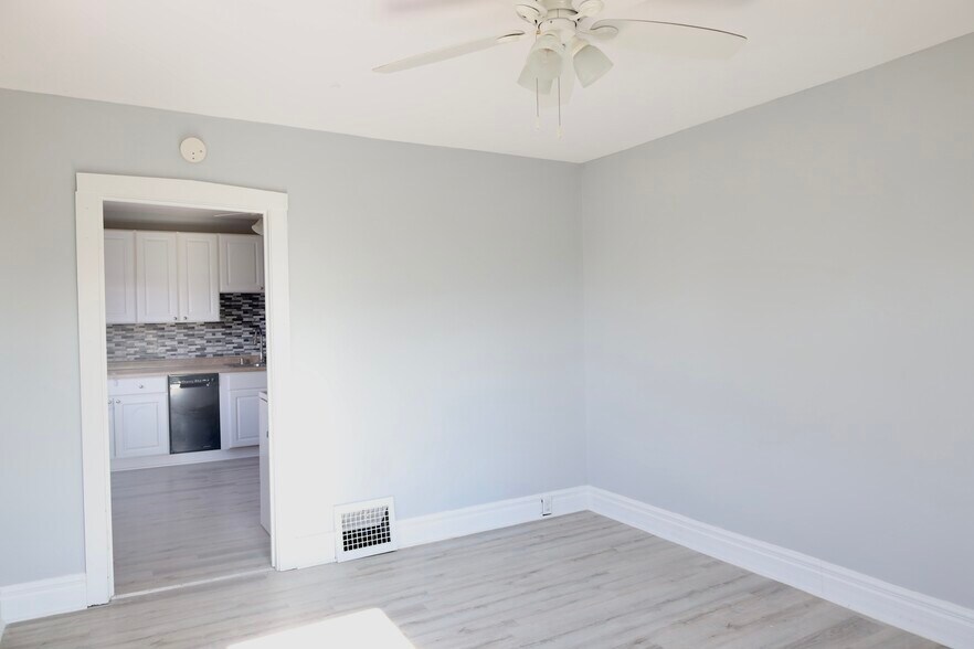 Living Room - 1706 33rd St