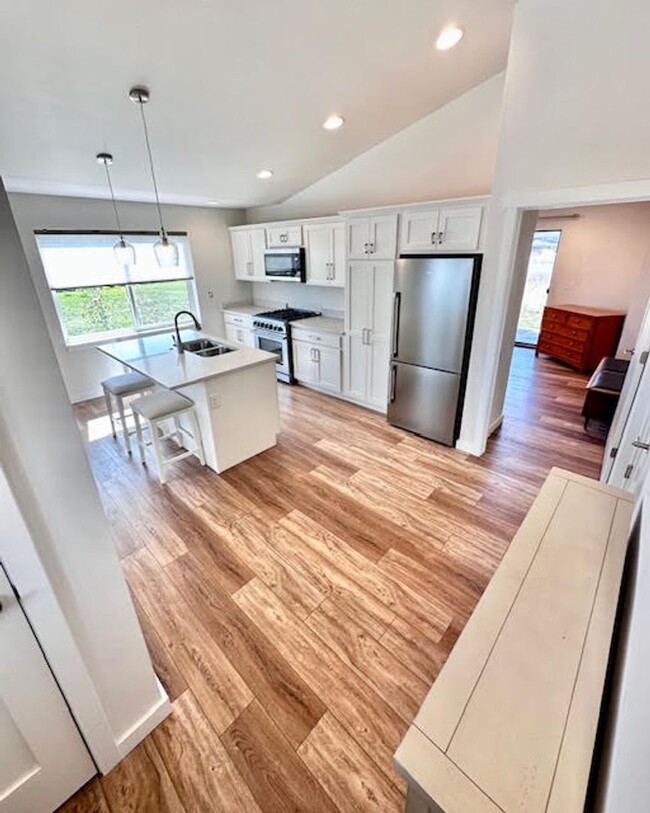 Building Photo - New ADU Available in Quiet Neighborhood