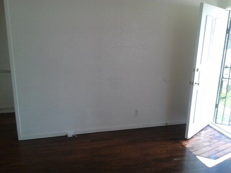 Building Photo - 720 Walnut St