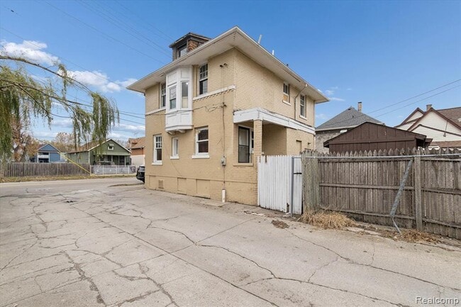 Building Photo - 5421 Toledo St