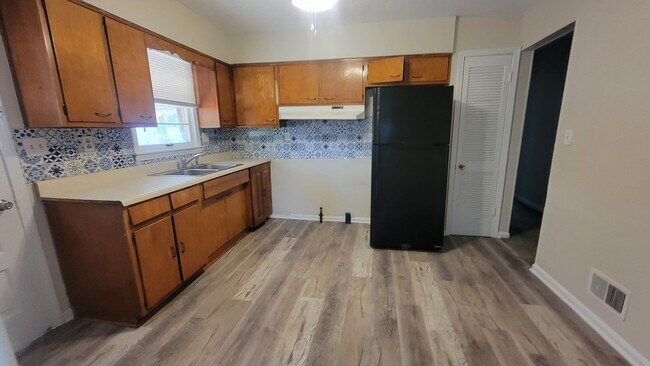 Building Photo - 6101 Shadow Run Rd