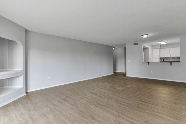 Building Photo - AVAILABLE ON 03/01/2026  Updated condo located in amazing location in Orlando!