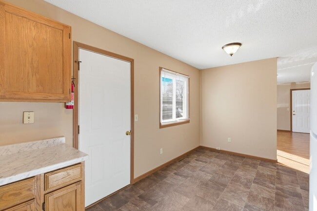 Building Photo - Arrowhead