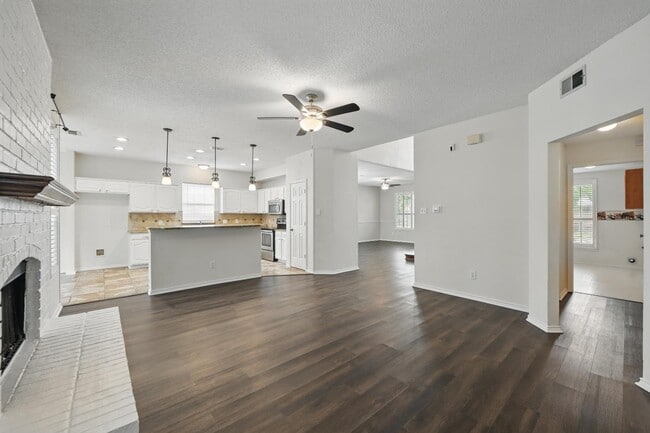 Building Photo - 2521 Timber Ridge Ln