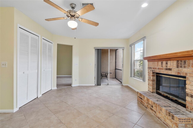 Building Photo - 10856 Cypress Glen Dr