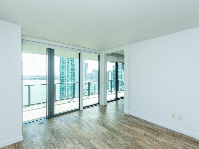 Building Photo - 650 NE 32nd St