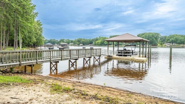 Building Photo - 112 Cedar Bluff Ln
