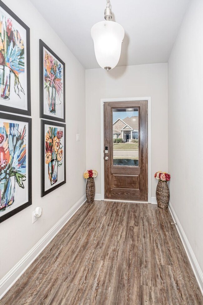 Building Photo - Beautiful 4 Bedroom 3 Bath Home!