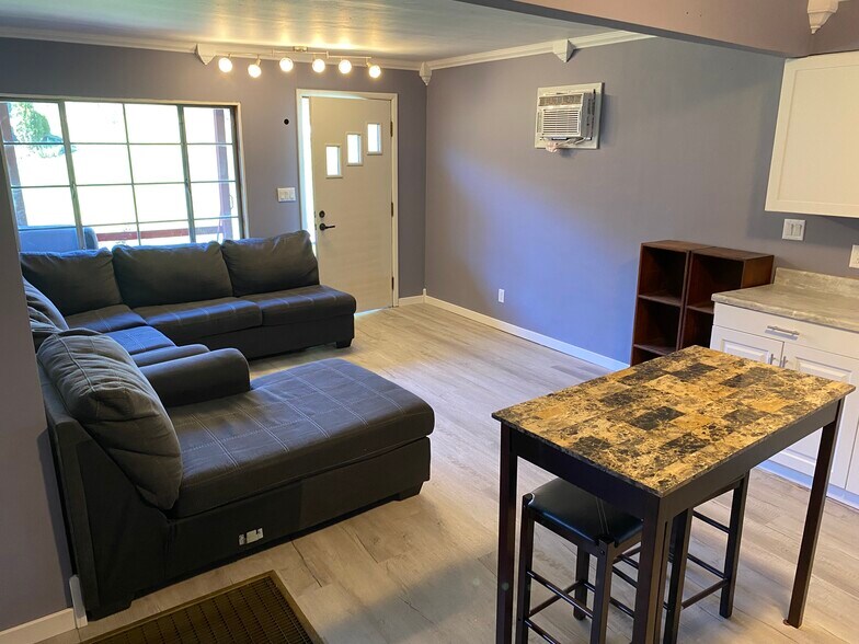 Building Photo - 1628 Otlahurst Dr