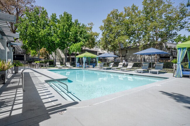 Building Photo - 932 Willowleaf Dr