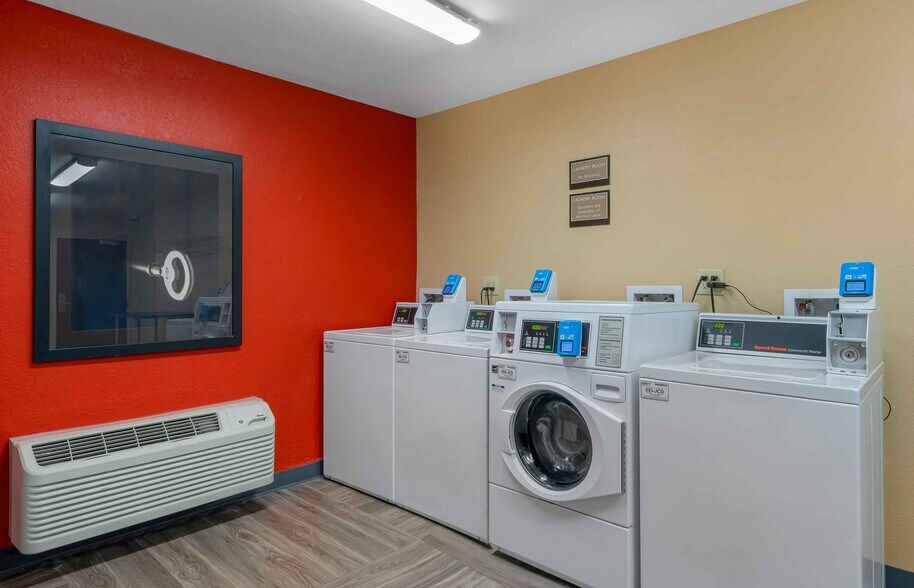 Building Photo - Furnished Studio-St. Petersburg - Clearwat...
