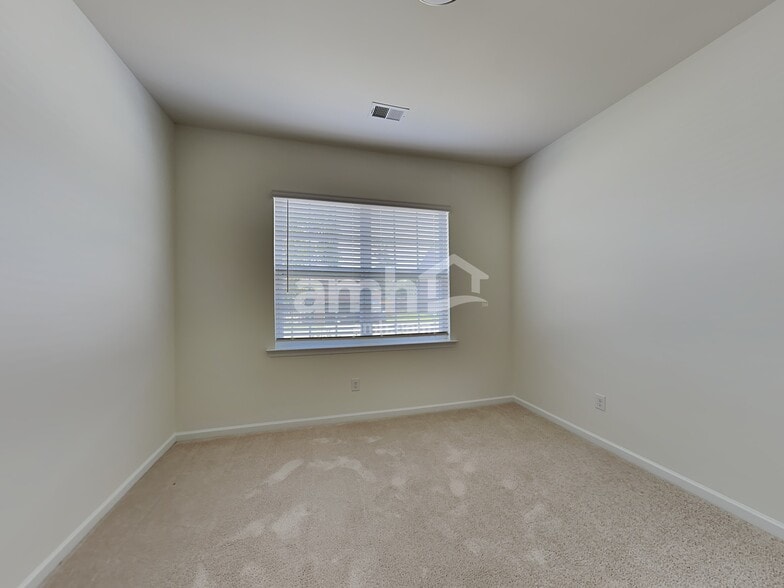 Building Photo - 553 Friar Park Ln