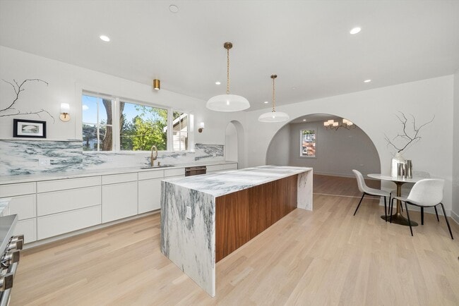 Building Photo - 1037 Belleforte Ave