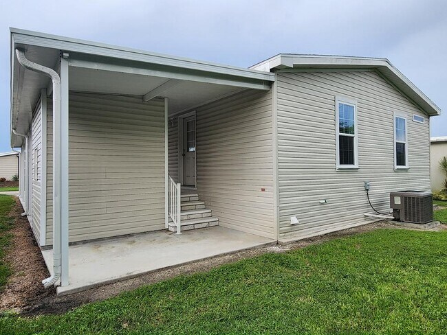 Building Photo - 215 Caviller Ct