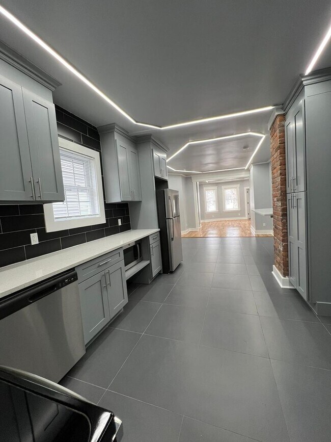 Building Photo - 423 Shelton Ave