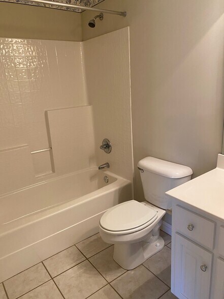 Building Photo - 4903 Pebble Beach Cir N