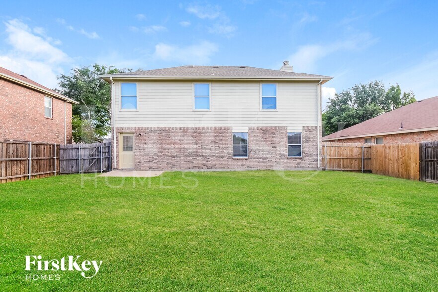 Building Photo - 2801 Spencer Cir