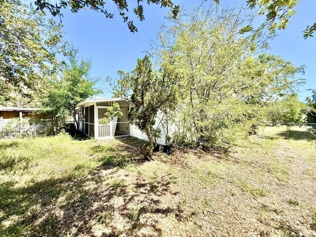 Building Photo - 605 64th Ave W