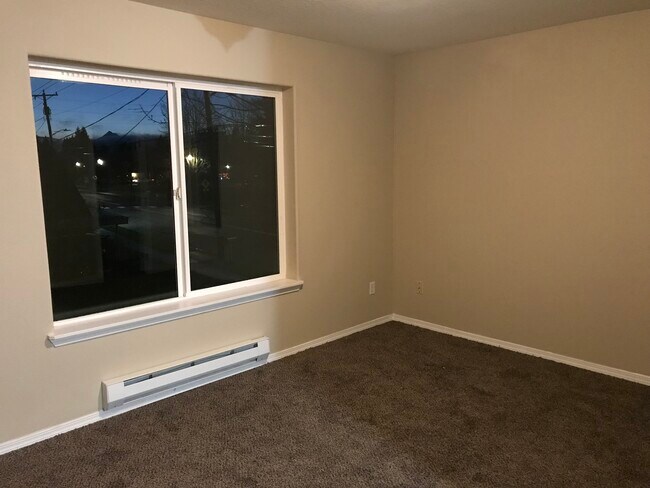 3 large bedrooms - 3013 Main St