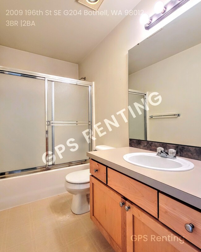 Building Photo - Beautiful Bed 3, Bath 2, home!