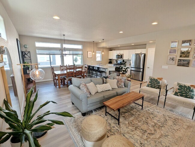 Building Photo - 7443 Gorgeted Quail Grv