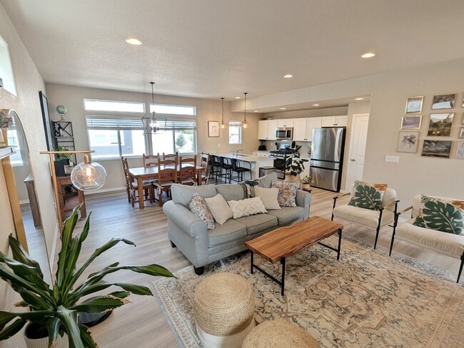 Building Photo - Beautiful Single Family Home