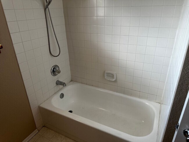 Building Photo - Beautiful Orangecrest Rental – Move-In Ready!
