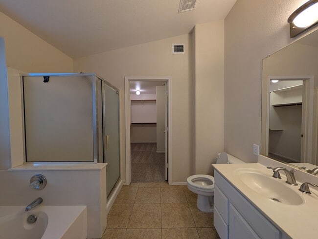 Building Photo - 4 Bedroom 2.5 Bathroom Lakewood Home
