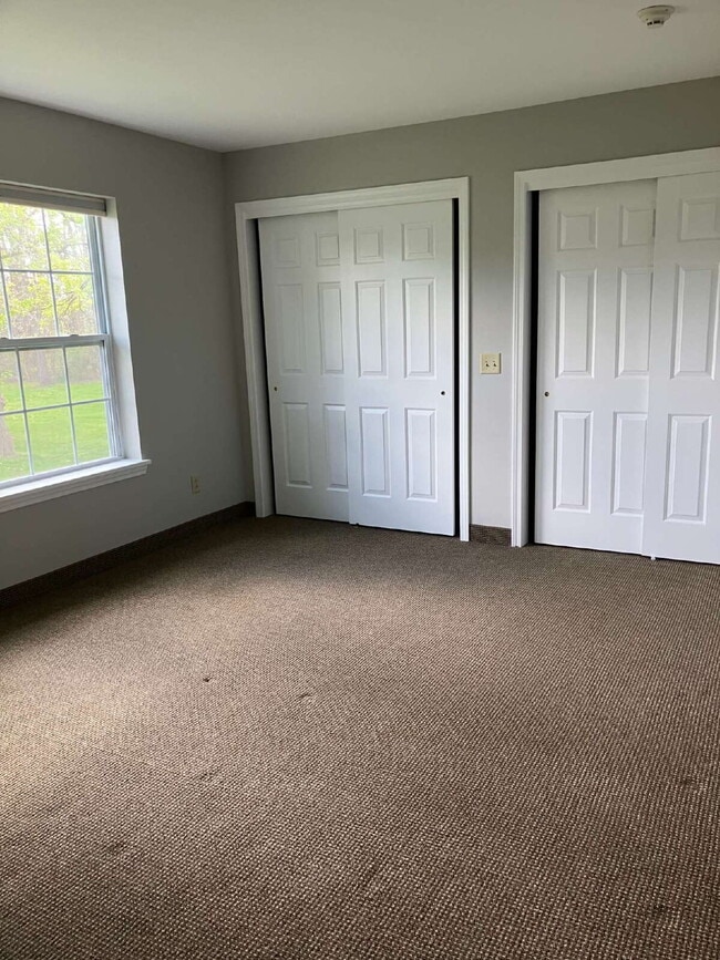 Building Photo - 2 Bedroom Townhome in Fairport Available October 1!