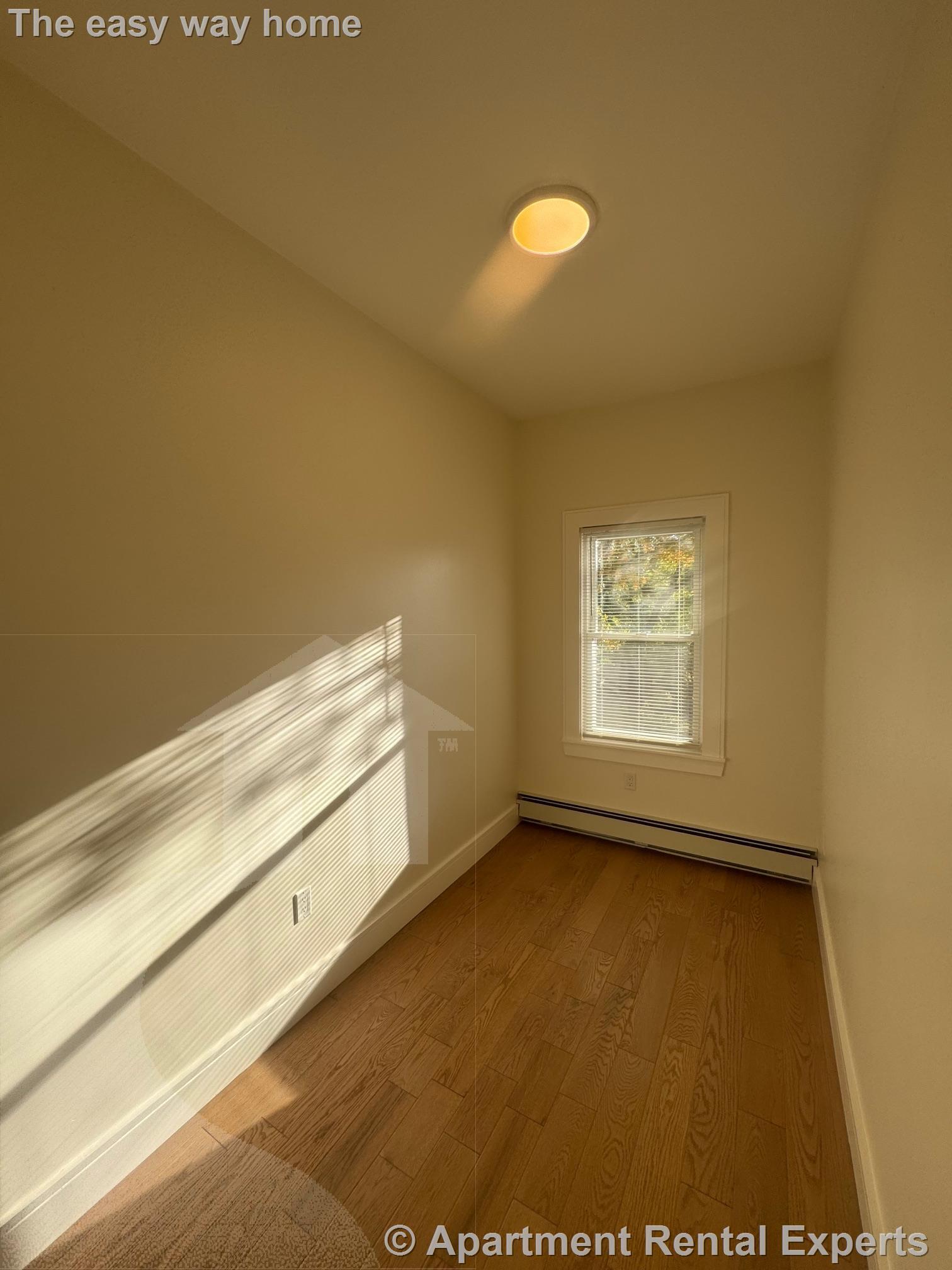 Building Photo - 13 Bristol St