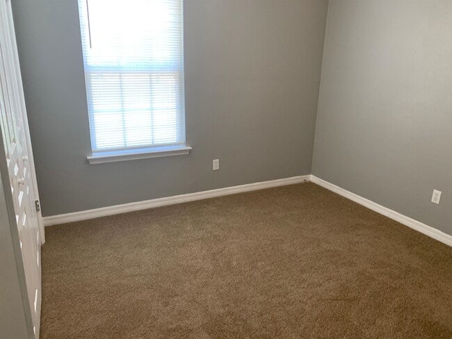 Building Photo - 3402 N Ridge Rd