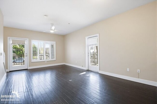 Building Photo - Modern 2Bdm 2Ba Condo in the Heart of Bank...