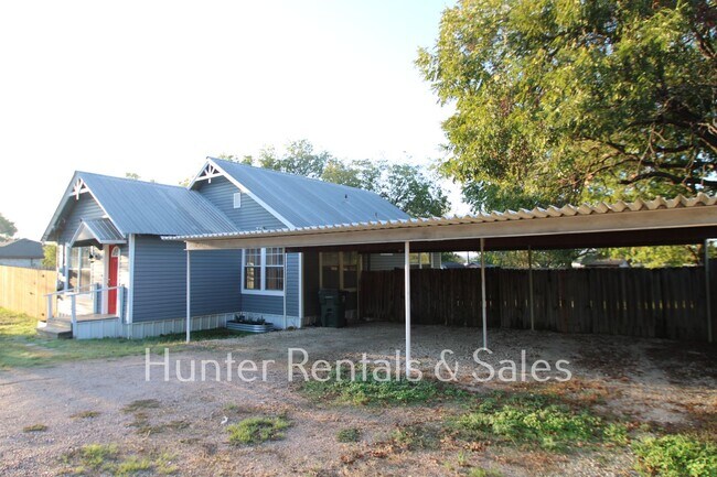 Building Photo - Charming Nolanville Cottage