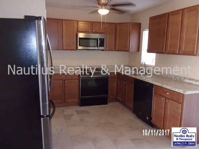 Building Photo - 5114 Beach Dr