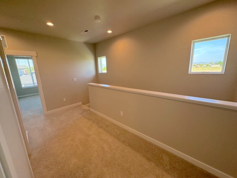 Building Photo - 844 Schlagel St