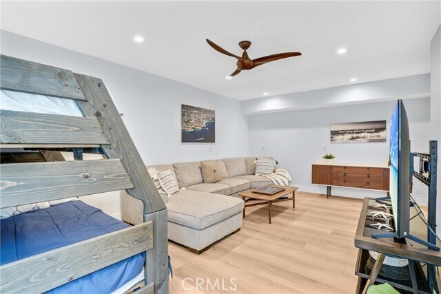 Building Photo - 1325 Cliff Dr