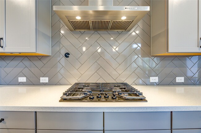 Building Photo - 2727 Camellia Ave