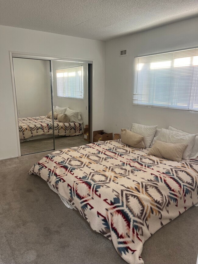 Building Photo - 8056 Redlands St