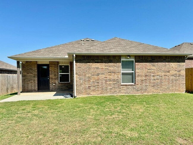 Building Photo - 933 Klare Ln