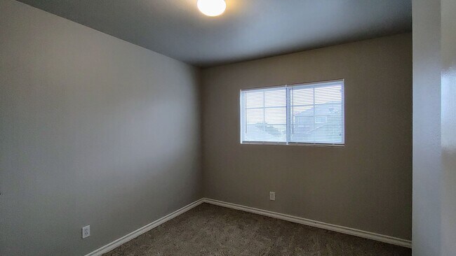 Building Photo - The Gardens at Summit Townhome: 3 Bedroom * 1-car Garage * WD Connections