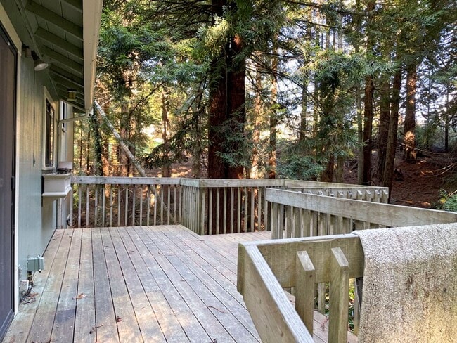 Building Photo - Pet-Friendly AMAZING Home Close To Town, Yet Private And Peaceful!