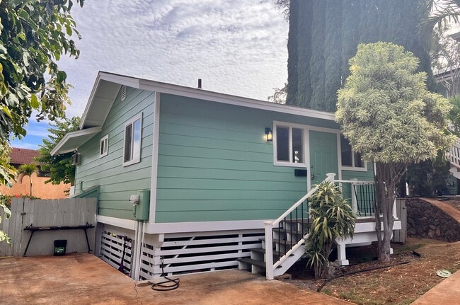 Building Photo - 4056 Mahinahina Pl