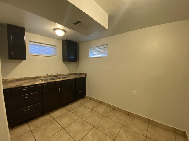 Building Photo - 189 Tennyson Ave