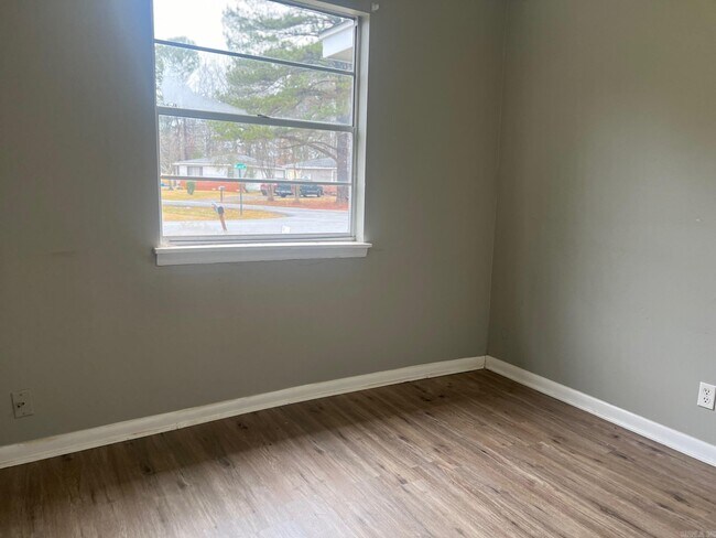 Building Photo - 225 Laurel St