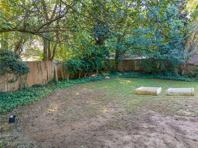 Building Photo - 174 Ennisbrook Dr SE